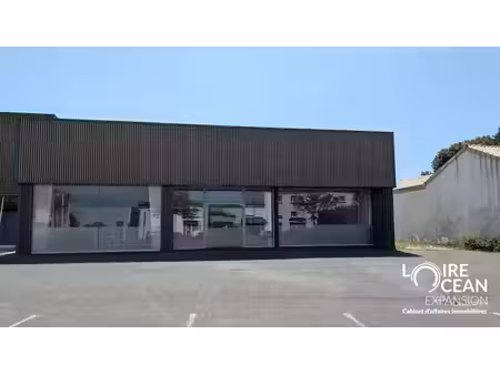 location local commercial 560m² cholet 49300