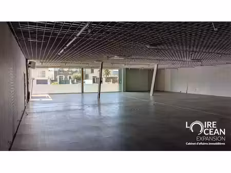 location local commercial 360m² cholet 49300