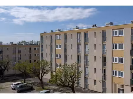 location appartement 4 pièces 89 m² à entraigues-sur-la-sorgue (84320)