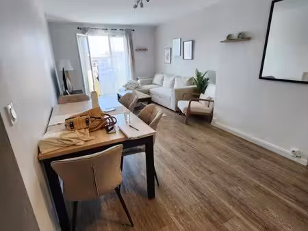 location appartement 4 pièces 70 m² à toulon (83200)