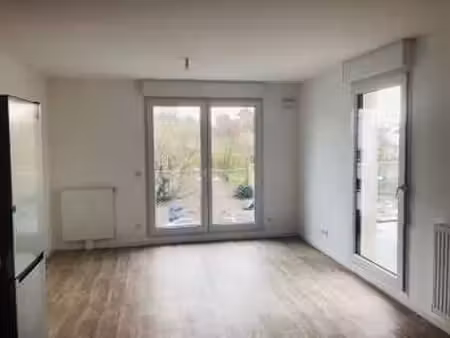 location appartement 2 pièces à la roche-sur-yon (85000) : à louer 2 pièces / 41m² la roch