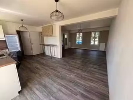location maison à octeville (50100) : à louer / 93m² octeville