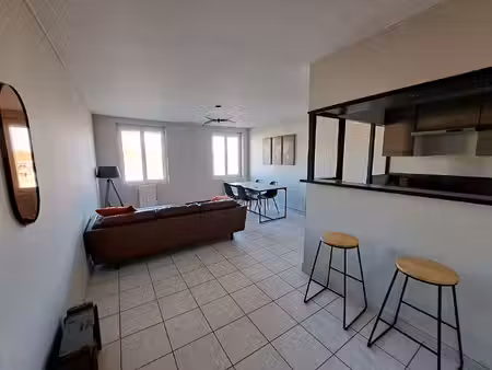 location appartement 2 pièces 53m²