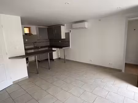 location appartement 4 pièces 59m² bormes les mimosas 83230