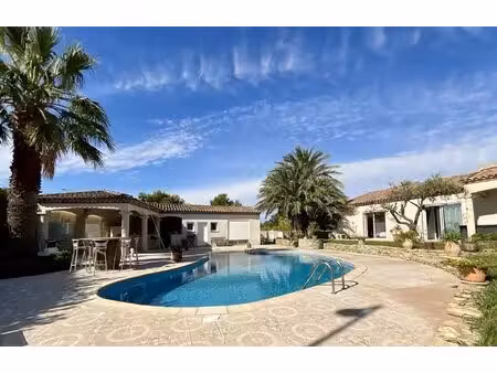 belle villa de plain-pied avec piscine et jardin à marseillan.