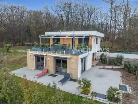 belle villa contemporaine au calme  à proximité de genève