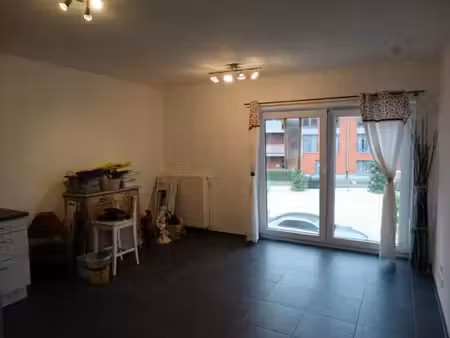 appartement d'une chambre de +/- 50m² situé face à la gare