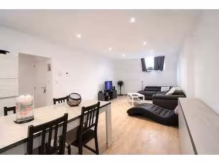 duplex entièrement rénové avec parking à fontaine l'evêque !