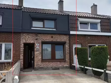 maison rénovée de +- 80m² sur 1a80. parking  2ch  jardin.