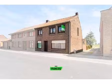 maison spacieuse à rénover sur un terrain de 1 517 m² à ven…