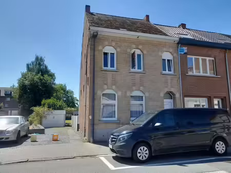 te renoveren woning met 3 slaapkamers  garage en tuin nab...