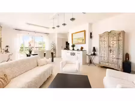 appartement de luxe à vendre dans le quartier est-repentance-les trois bons dieux