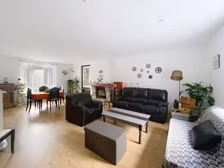 maison en pierres et dépendance