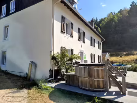 ancienne ferme rénovée en gîte grande capacité