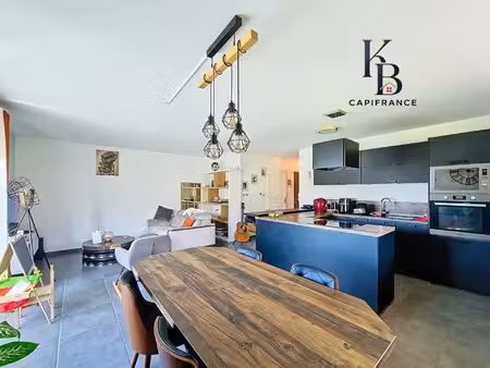 faucigny  appartement t3 meublé avec balcon exposé sud  vue dégagée sans vis-à-vis et gara