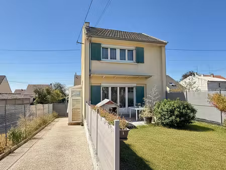 a vendre à herblay  belle maison individuelle proche à pied de toutes les commodités.