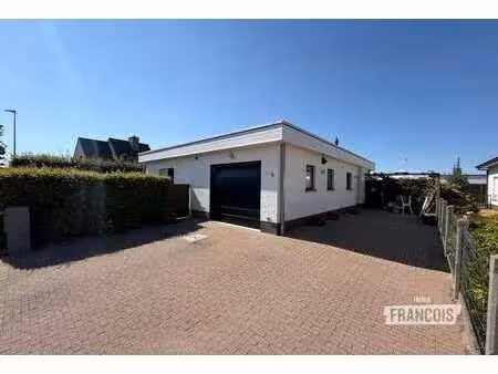 rustig gelegen bungalow met 2 slaapkamers te zedelgem.