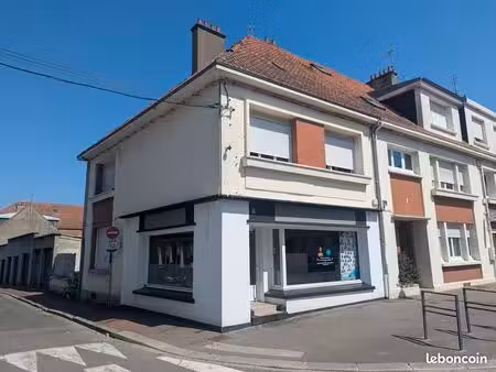 immeuble mixte - local commercial + appartement   rue d'arras à saint-omer – pleine propri