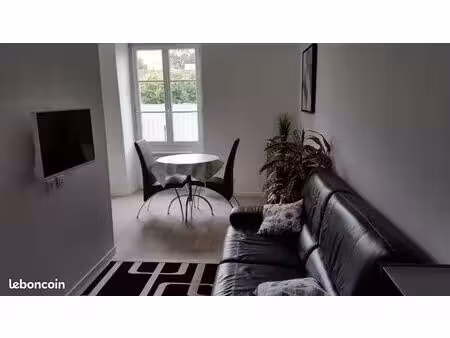 appartement t2 meublé laval centre ville + parking