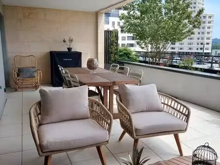 t4 meublé – terrasse 30m² – vue dégagée – bordeaux belvédère