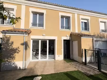 maison t3 meublée – jardin – 2 places de parking – sans frais d'agence