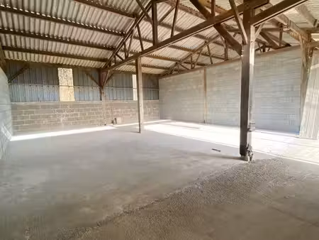 entrepot 120m2 porte motorisée
