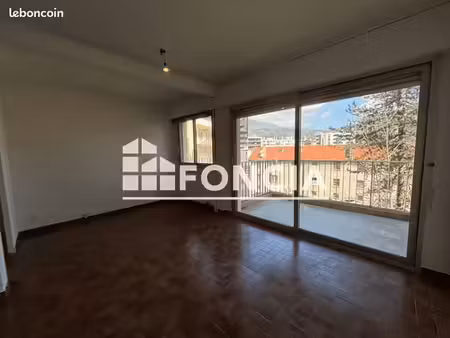 studio 1 pièce 28 m²