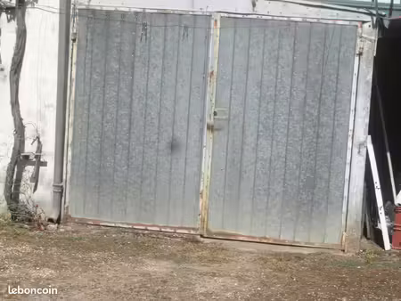 box/ entrepot