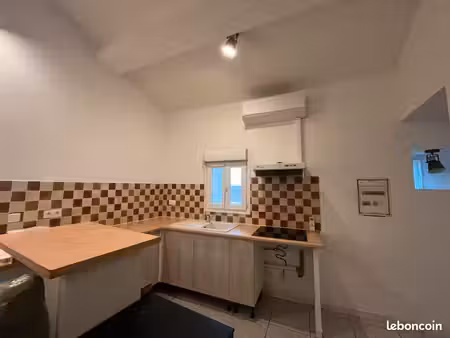 p2 dans maison de village celas mons