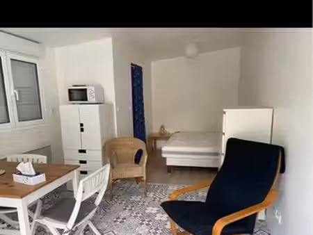 location studio meublé