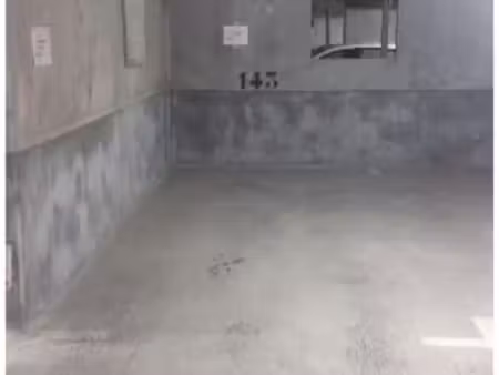 location place de parking intérieur dans une résidence sécurisé