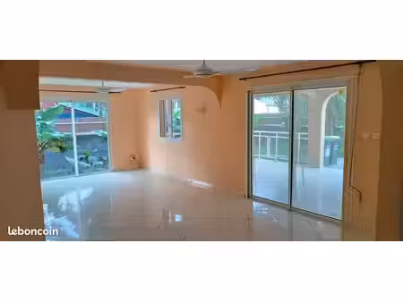 location villa trois mares