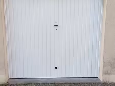 loue garage a carpentras