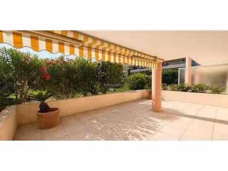 appartement avec terrasse et piscine frejus (83)