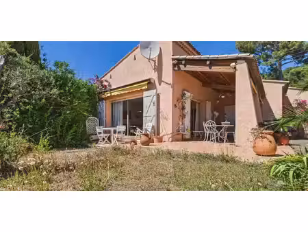 maison avec jardin et terrasse carqueiranne (83)