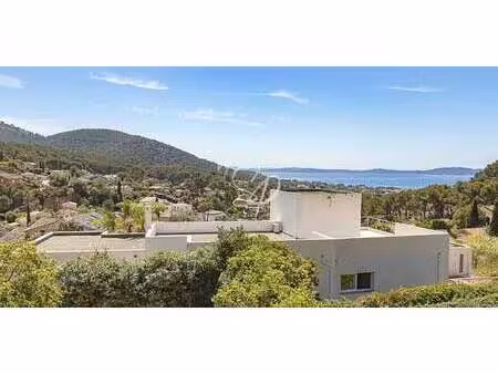 villa en bord de mer avec jardin carqueiranne (83)