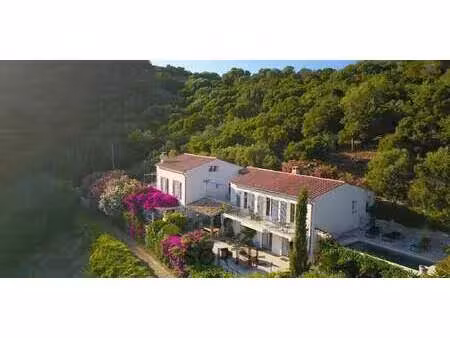 villa avec piscine et terrasse cavalaire-sur-mer (83)