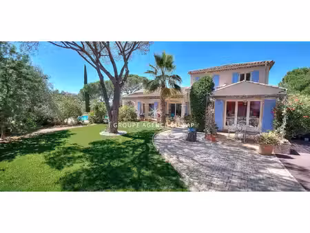 villa avec piscine et jardin frejus (83)