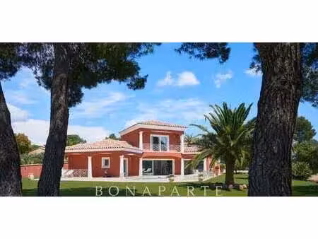 villa avec piscine et terrasse frejus (83)