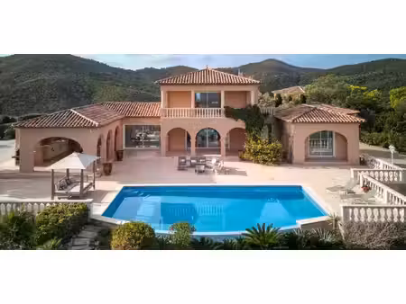 villa avec piscine et terrasse les issambres (83)