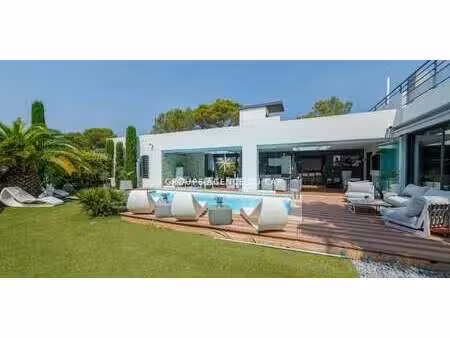 villa avec piscine et jardin saint-raphael (83)