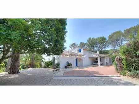 villa avec piscine et terrasse saint-raphael (83)