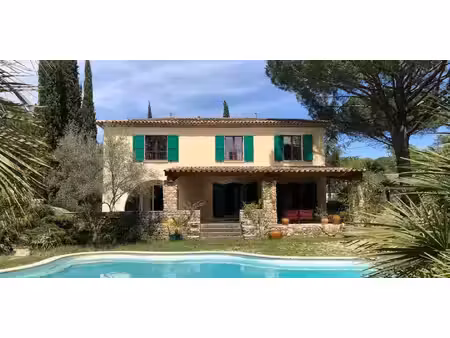 villa avec piscine bagnols-en-forêt (83)