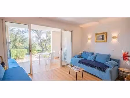 appartement avec terrasse et piscine grimaud (83)