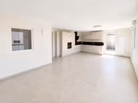 appartement rénové centre-ville avec double garage