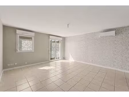 labastidette - t3 63 m² - parking - balcon