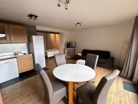 beau studio spacieux super equipe avec terrasse/ vue jardin