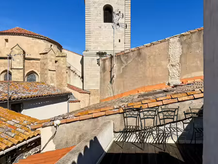maison de ville proche port  avec belle terrasse vue eglise et cave de 20m²