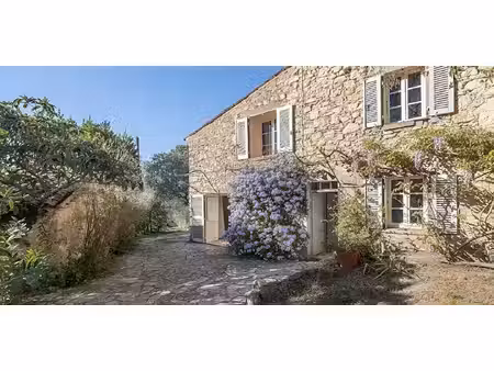 maison avec jardin et terrasse saint-paul-en-forêt (83)