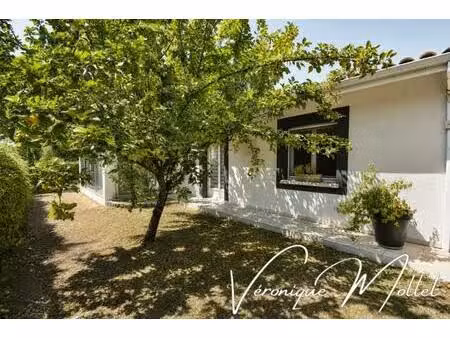 sainte-eulalie – plain-pied  3 chambres  bureau  piscine et double garage